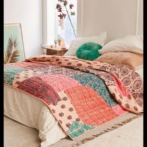 Urban Outfitters full quilt & euro sham set